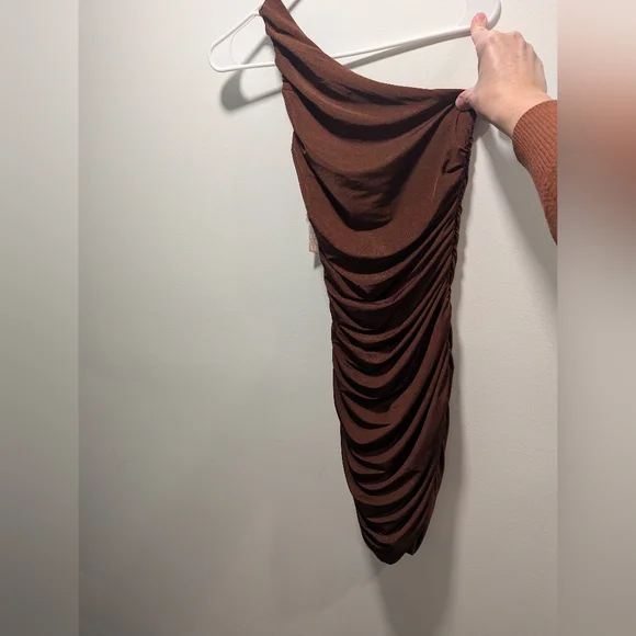 NWT Tiger Mist Chocolate Brown One-Shoulder Pia Dress Small/US 4 Chic - Picture 6 of 11